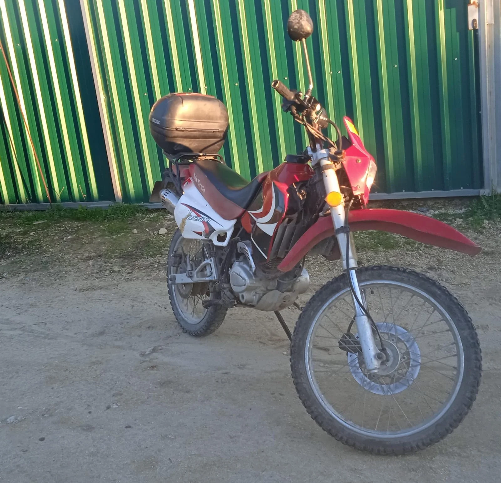 Se vende moto de 125.