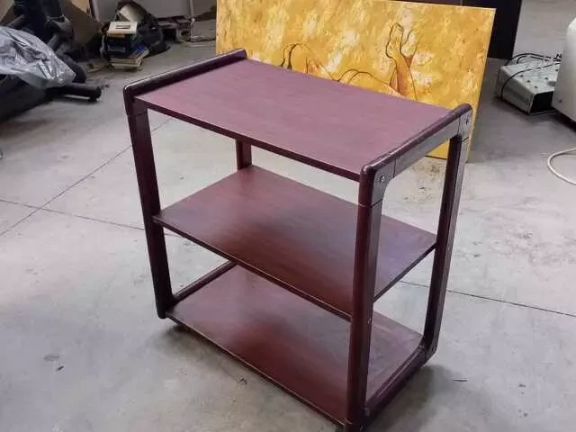 Carrito auxiliar de estética con estantes